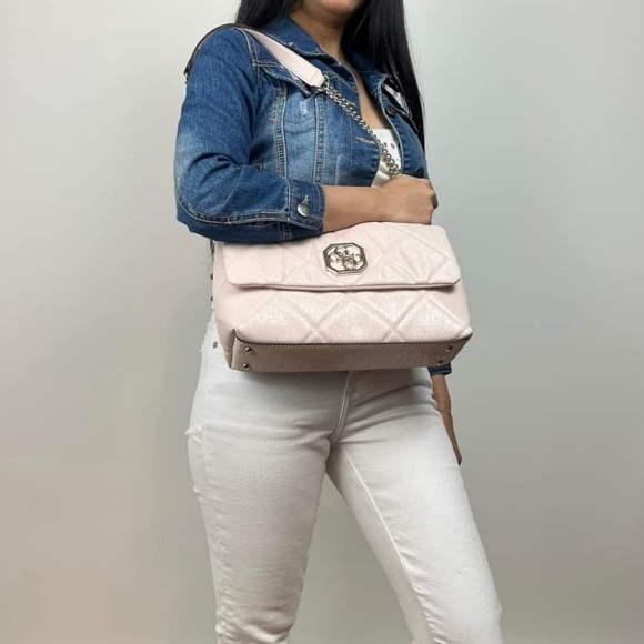 GUESS Dilla Quilted Logo - Picture 13 of 16